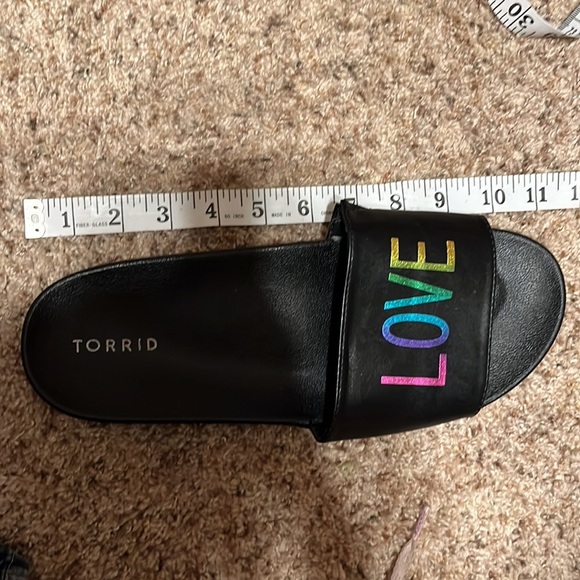 Torrid LOVE slip on slides - Picture 6 of 6